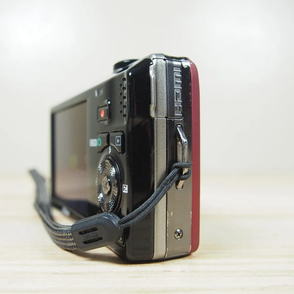 Nikon Coolpix S6000 14.2MP Digital Camera Bundle Red w/Charger + Battery A++ EUC